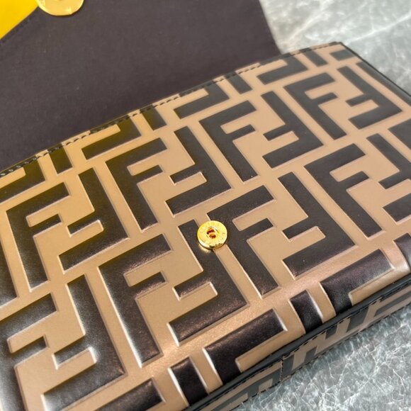 🍁FENDI🍂 WALLET ON CHAIN WITH POUCHES - Picture 8 of 9